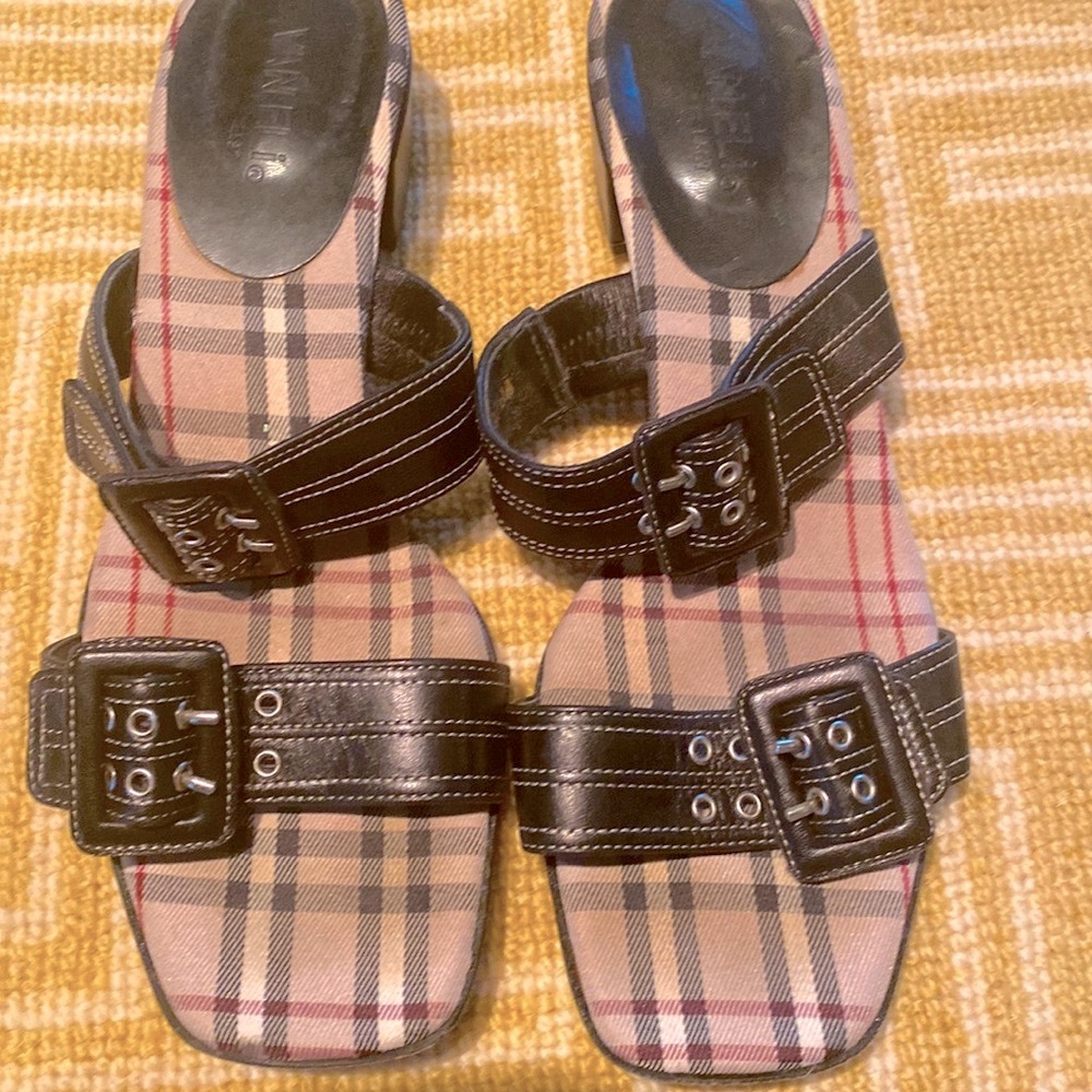 Vaneli “East” black leather sandals with “Burberry”look tartan plaid sole